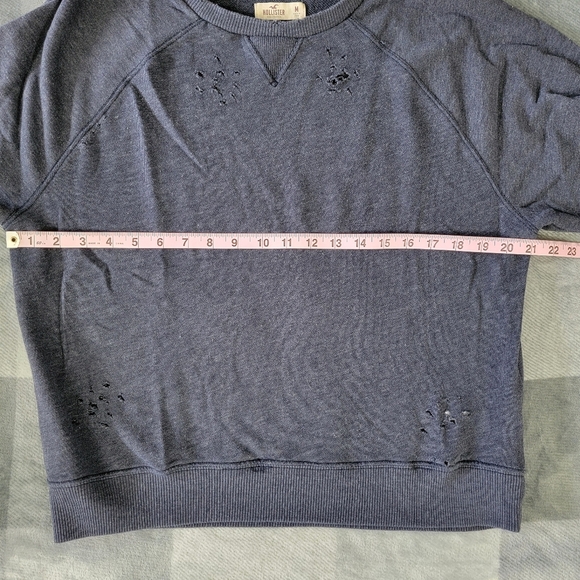 Hollister Women's Relaxed Fit Distressed Blue Crew Neck Sweatshirt Size Medium - Picture 10 of 11